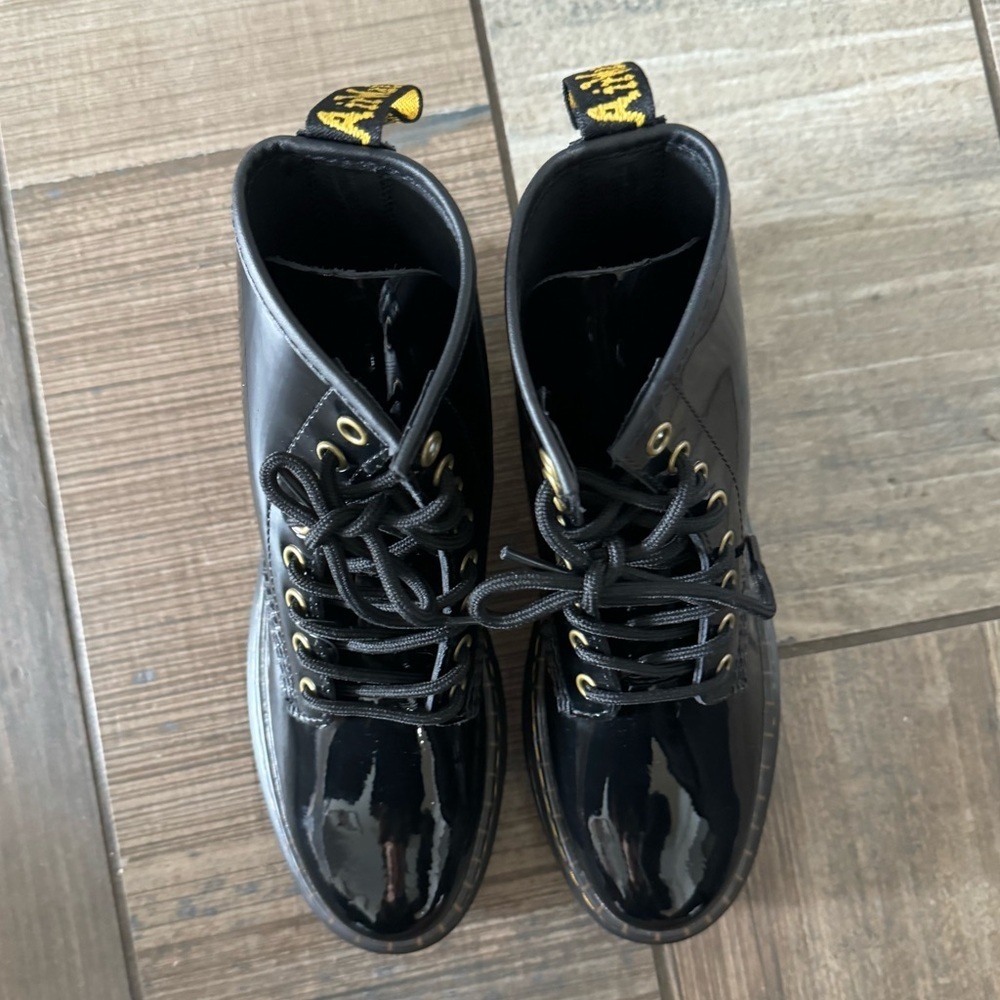 DR.MARTENS WOMENS ZAVALA COMBAT BOOT size 6 - Picture 2 of 10